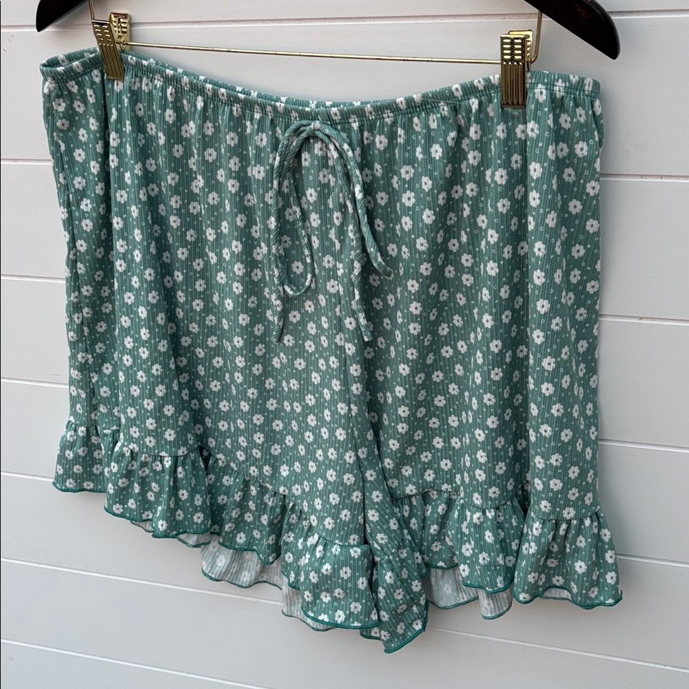 ODDY RUFFLE CASUAL SHORTS! 3X - Picture 2 of 4